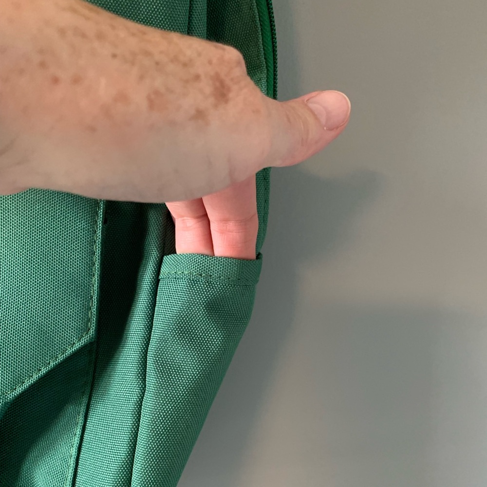 NWOT Arbonne Cute & Durable Green Backpack. Adjustable shoulder straps. Pockets. - Picture 5 of 11
